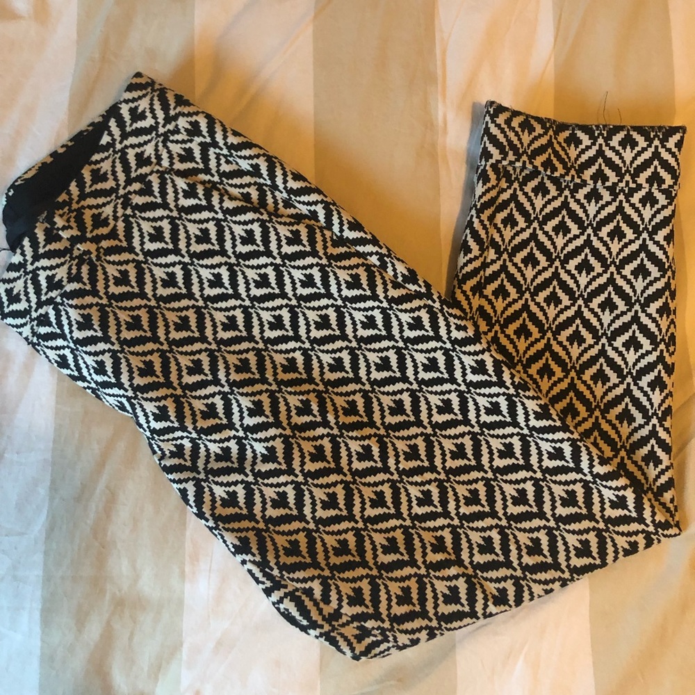 Black + white pattern Banana Republic ankle pant